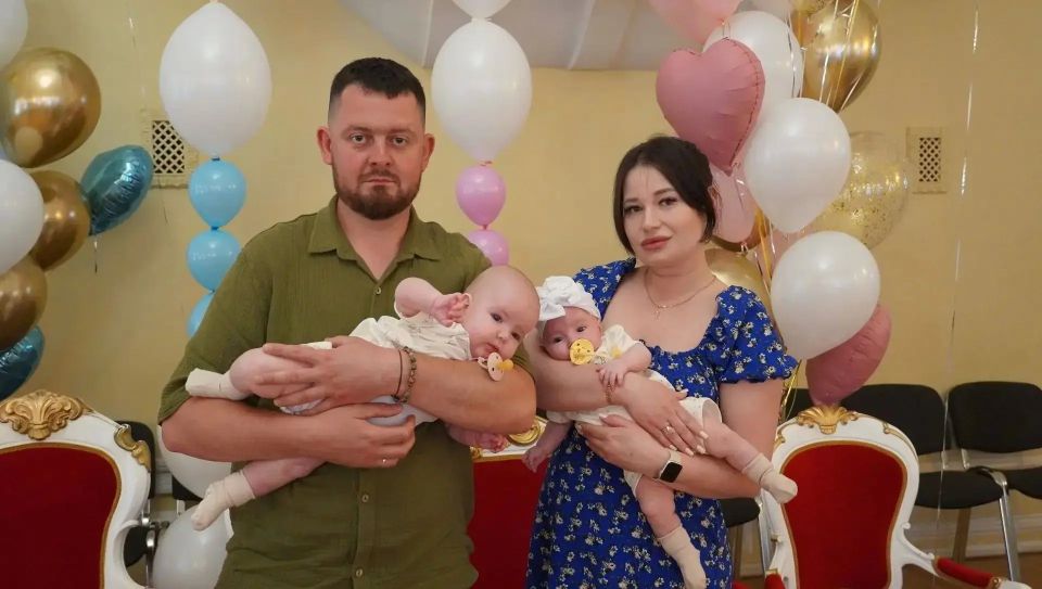 Счастье в двойном размере: в Оренбурге прошел праздник близнецов Счастье в двойном размере: в Оренбурге прошел праздник близнецов