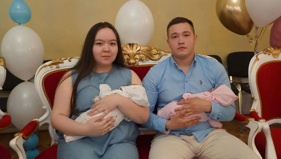 Счастье в двойном размере: в Оренбурге прошел праздник близнецов Счастье в двойном размере: в Оренбурге прошел праздник близнецов