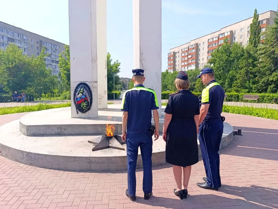 "Свеча памяти": Сотрудники Госавтоинспекции Орска склонили головы перед подвигом героев "Свеча памяти": Сотрудники Госавтоинспекции Орска склонили головы перед подвигом героев