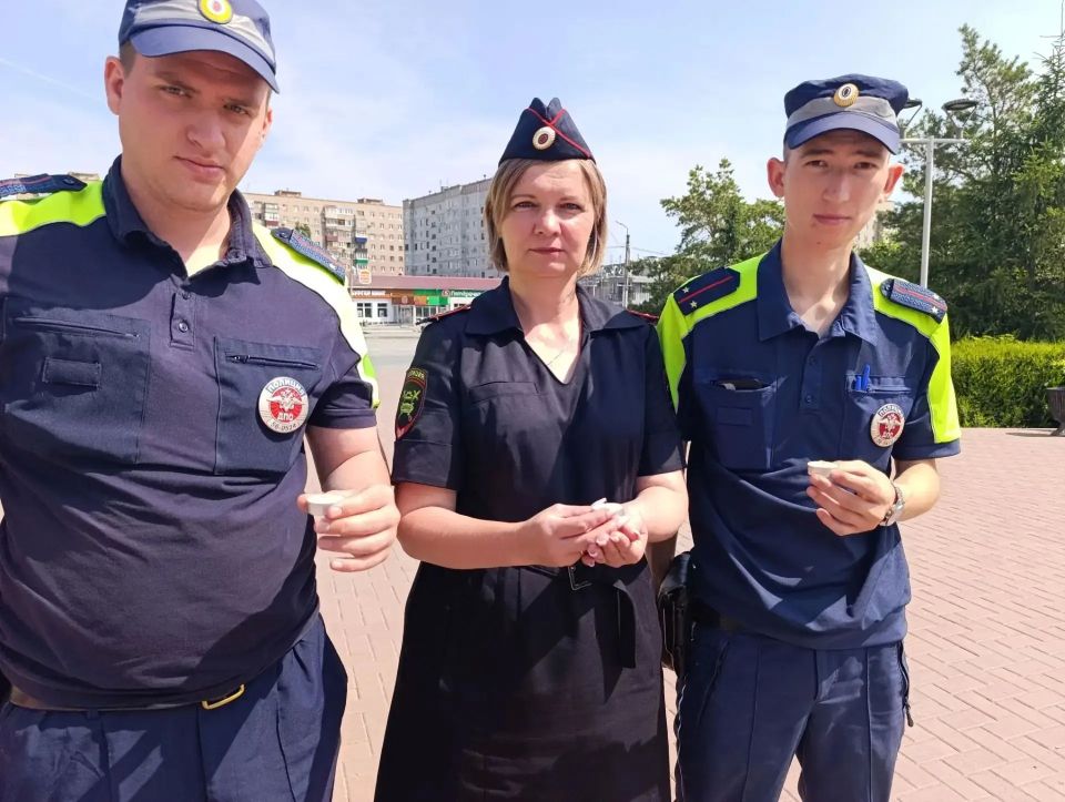 "Свеча памяти": Сотрудники Госавтоинспекции Орска склонили головы перед подвигом героев