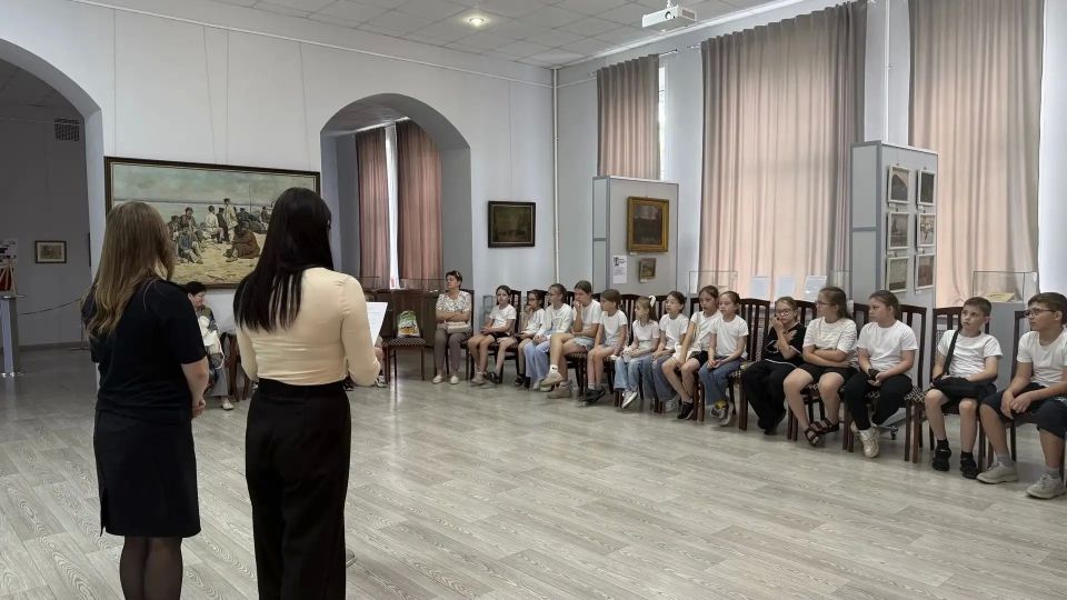 В Бузулуке полицейские и общественники провели урок безопасности для школьников в рамках акции «Каникулы с Общественным советом» В Бузулуке полицейские и общественники провели урок безопасности для школьников в рамках акции «Каникулы с Общественным советом»