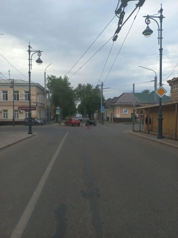 Сотрудники Госавтоинспекции Оренбурга устанавливают обстоятельства ДТП с тремя единицами транспортных средств Сотрудники Госавтоинспекции Оренбурга устанавливают обстоятельства ДТП с тремя единицами транспортных средств
