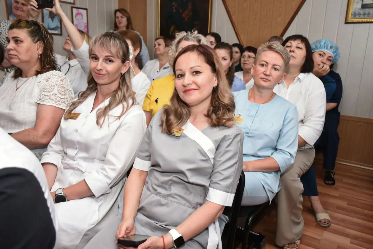 Медицинские работники Оренбурга принимают поздравления с профессиональным праздником Медицинские работники Оренбурга принимают поздравления с профессиональным праздником