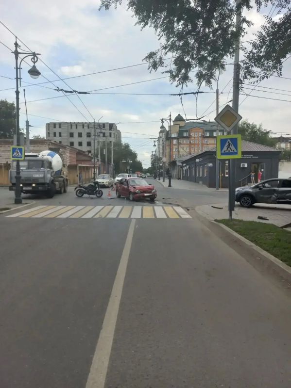В Оренбурге с тройном ДТП пострадал водитель мотоцикла