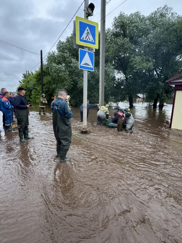 Вода в Бугуруслане поднимается: идет эвакуация людей, развернуто 3 ПВР на 150 мест Вода в Бугуруслане поднимается: идет эвакуация людей, развернуто 3 ПВР на 150 мест