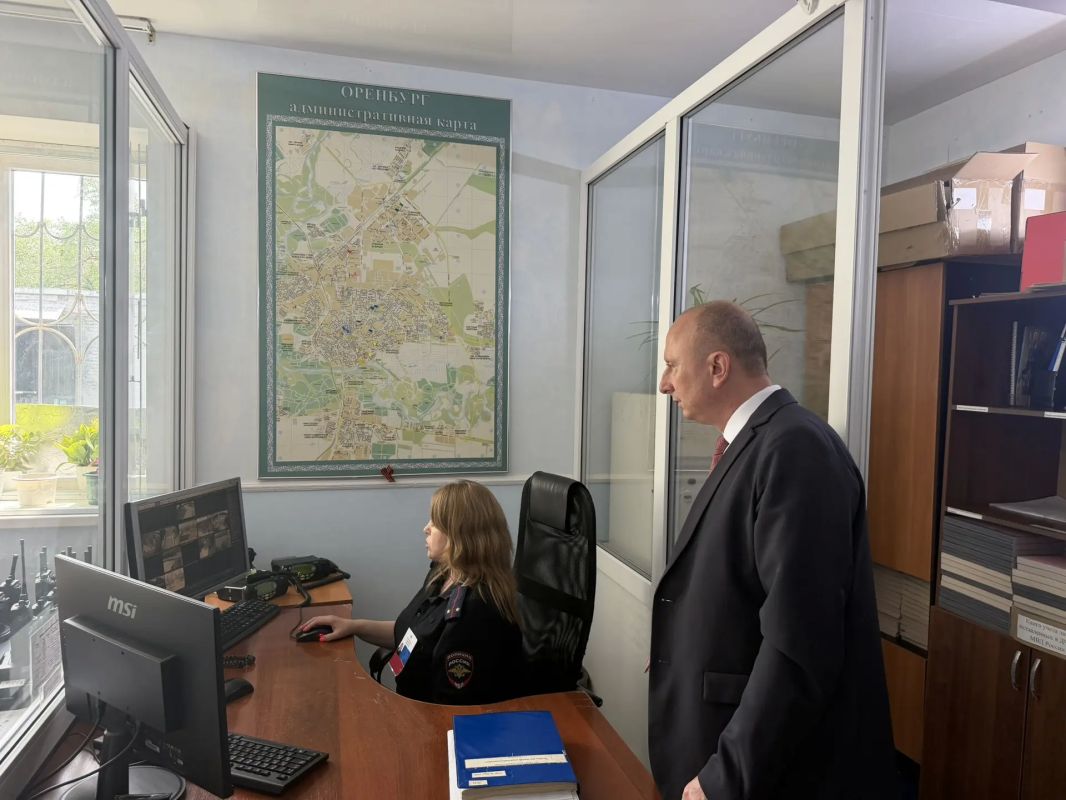 В Оренбурге председатель Общественного совета проверил работу дежурной части МУ МВД России «Оренбургское» В Оренбурге председатель Общественного совета проверил работу дежурной части МУ МВД России «Оренбургское»