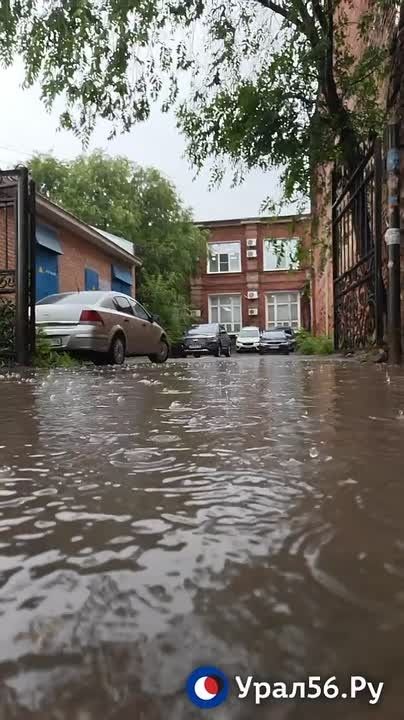 В Оренбурге сегодня днем снова лил дождь