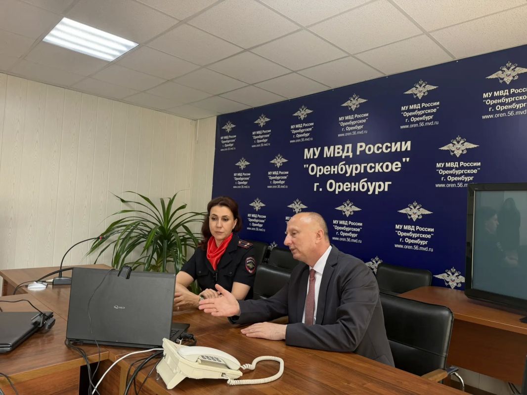 В Оренбурге председатель Общественного совета проверил работу дежурной части МУ МВД России «Оренбургское» В Оренбурге председатель Общественного совета проверил работу дежурной части МУ МВД России «Оренбургское»