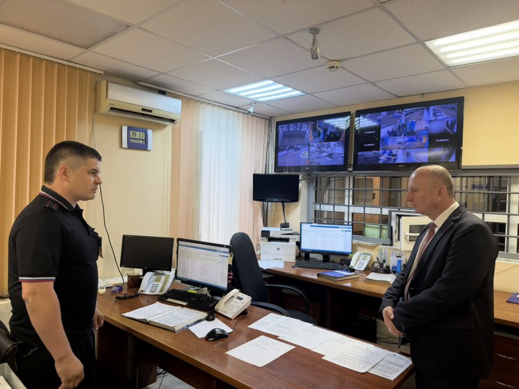 В Оренбурге председатель Общественного совета проверил работу дежурной части МУ МВД России «Оренбургское»