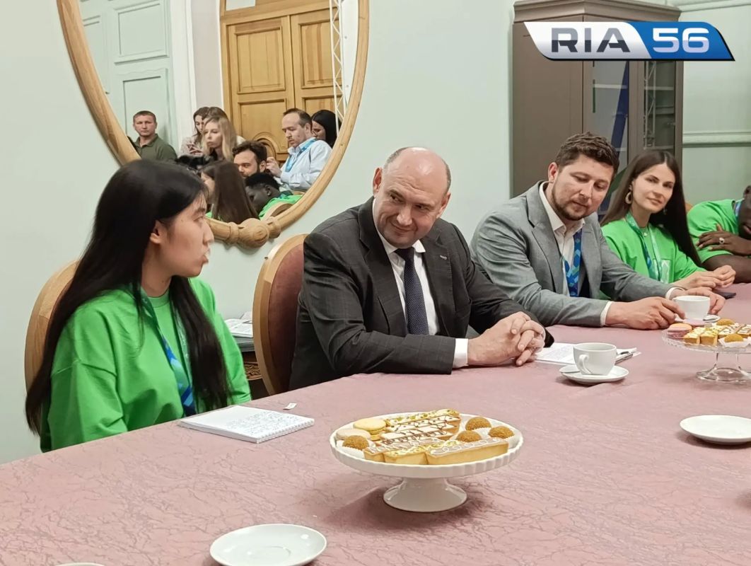 Губернатор Евгений Солнцев и вице-губернатор Юрий Мироненко пообщались с участниками «Евразии Глобал»