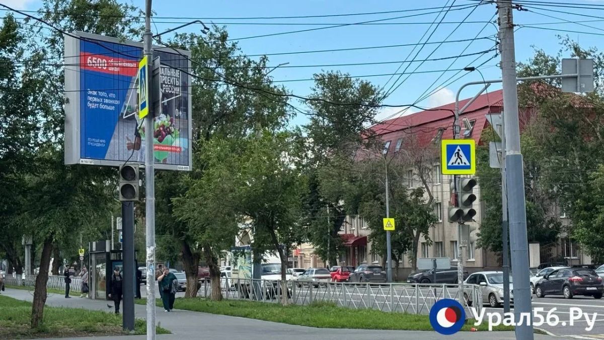 На перекрестке улиц Маршала Жукова и Туркестанской в Оренбурге перестали работать светофоры На перекрестке улиц Маршала Жукова и Туркестанской в Оренбурге перестали работать светофоры