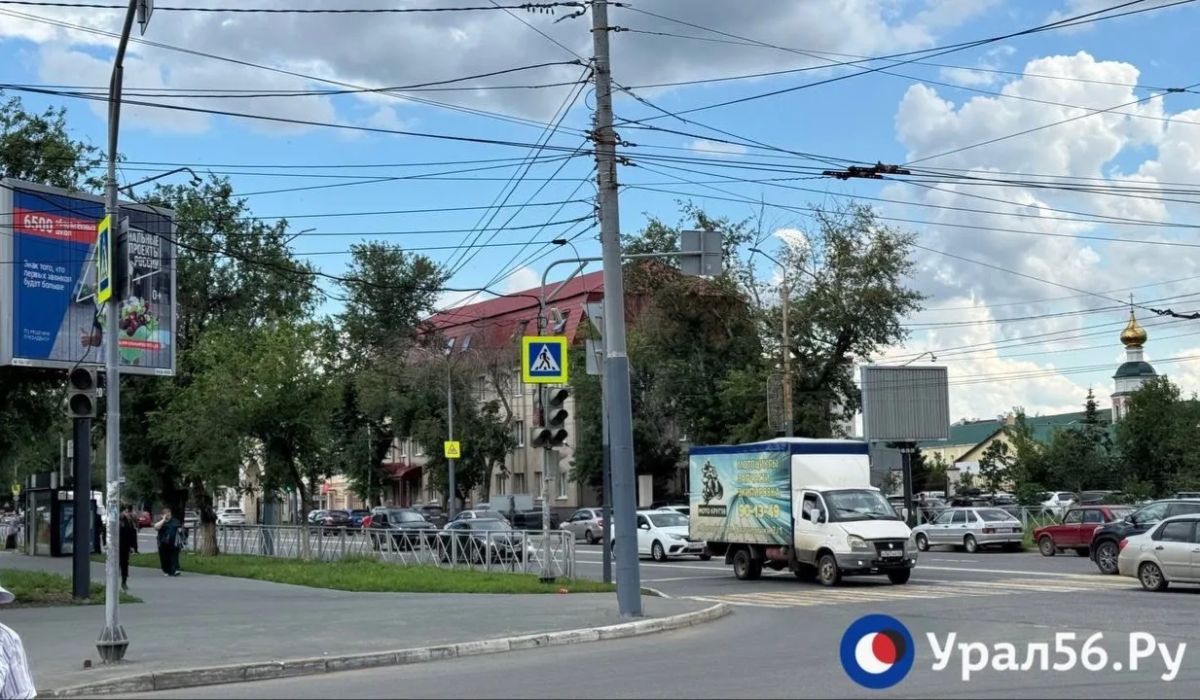 На перекрестке улиц Маршала Жукова и Туркестанской в Оренбурге перестали работать светофоры На перекрестке улиц Маршала Жукова и Туркестанской в Оренбурге перестали работать светофоры