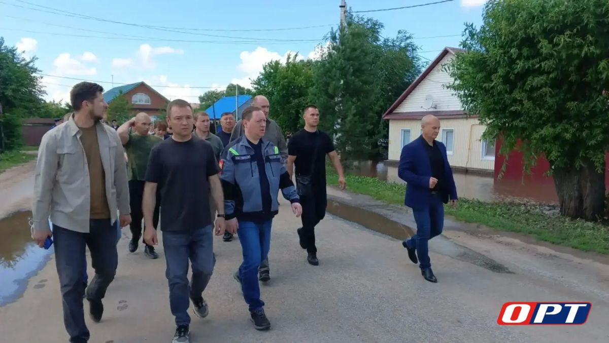 Евгений Солнцев встречается с бугурусланцами, чьи дома в зоне подтопления
