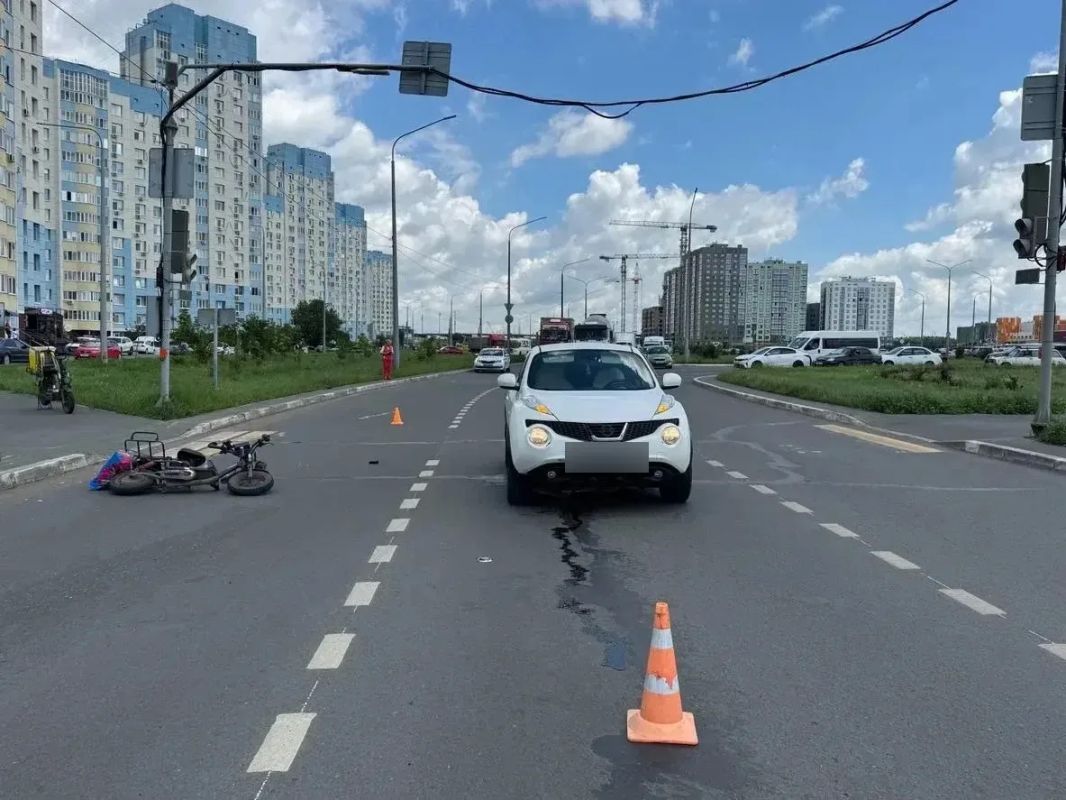 В Оренбурге двое подростков на электровелосипеде попали в больницу после ДТП