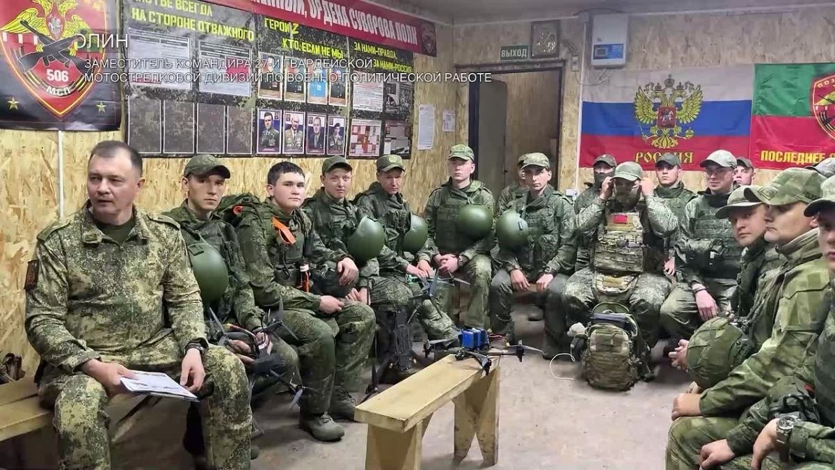 Бойцы СВО по телемосту пообщались со студентами из Оренбурга