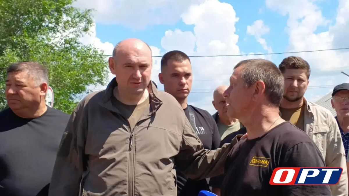 Евгений Солнцев встречается с бугурусланцами, чьи дома в зоне подтопления Евгений Солнцев встречается с бугурусланцами, чьи дома в зоне подтопления