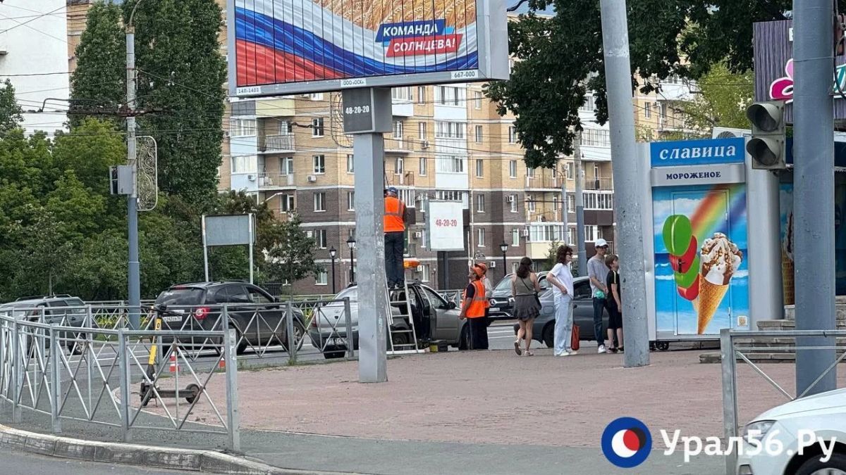 На перекрестке улиц Маршала Жукова и Туркестанской в Оренбурге перестали работать светофоры На перекрестке улиц Маршала Жукова и Туркестанской в Оренбурге перестали работать светофоры