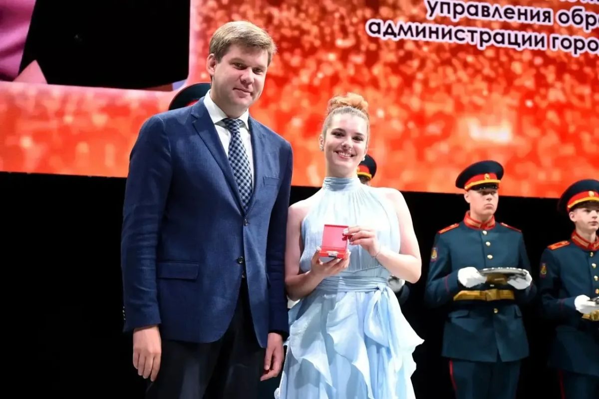 Альберт Юмадилов: Сегодня вручил медали лучшим выпускникам Оренбурга! Альберт Юмадилов: Сегодня вручил медали лучшим выпускникам Оренбурга!