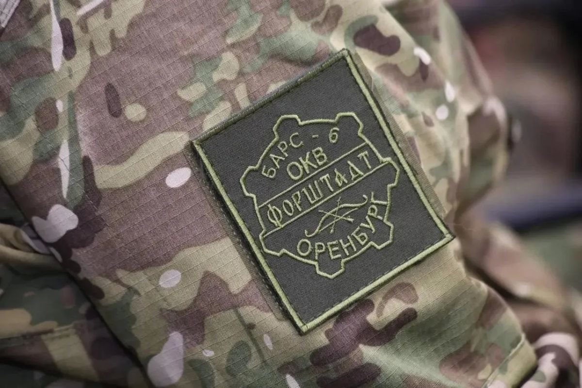 Бойцы оренбургского добровольческого отряда «БАРС-6» получили госнаграды ЛНР Бойцы оренбургского добровольческого отряда «БАРС-6» получили госнаграды ЛНР