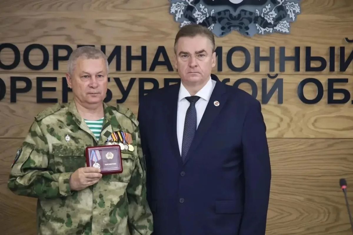 Бойцы оренбургского добровольческого отряда «БАРС-6» получили госнаграды ЛНР Бойцы оренбургского добровольческого отряда «БАРС-6» получили госнаграды ЛНР