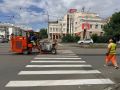 На улицах Орска обновляют дорожную разметку