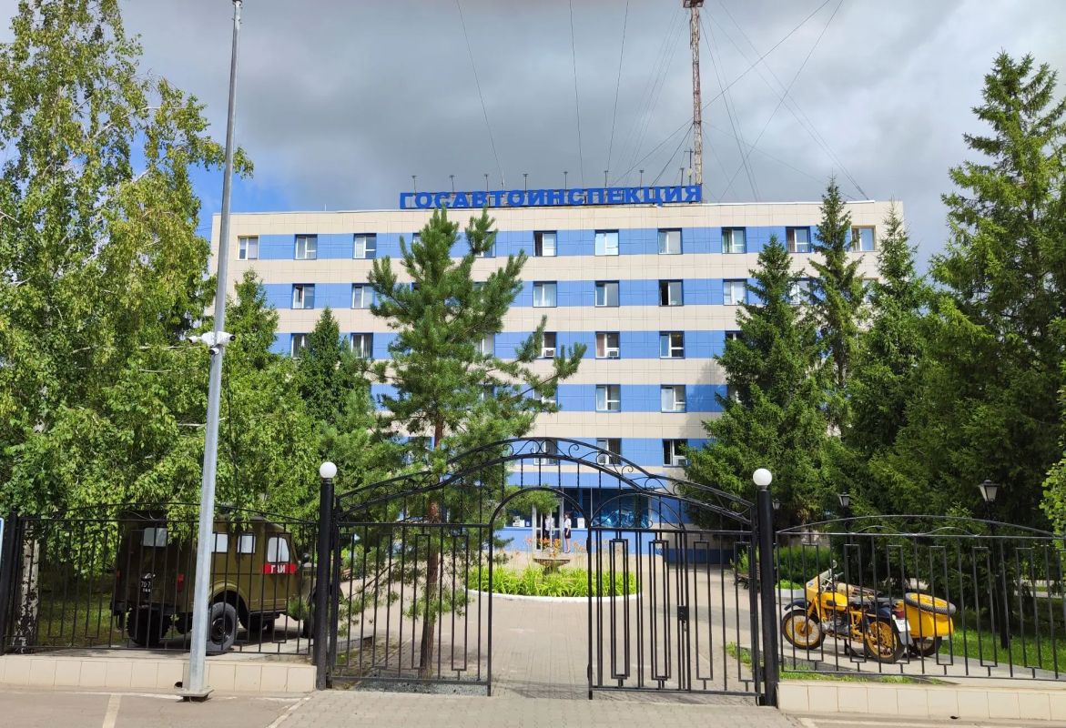 В Оренбурге поздравили сотрудников ГИБДД с 90-летием службы В Оренбурге поздравили сотрудников ГИБДД с 90-летием службы