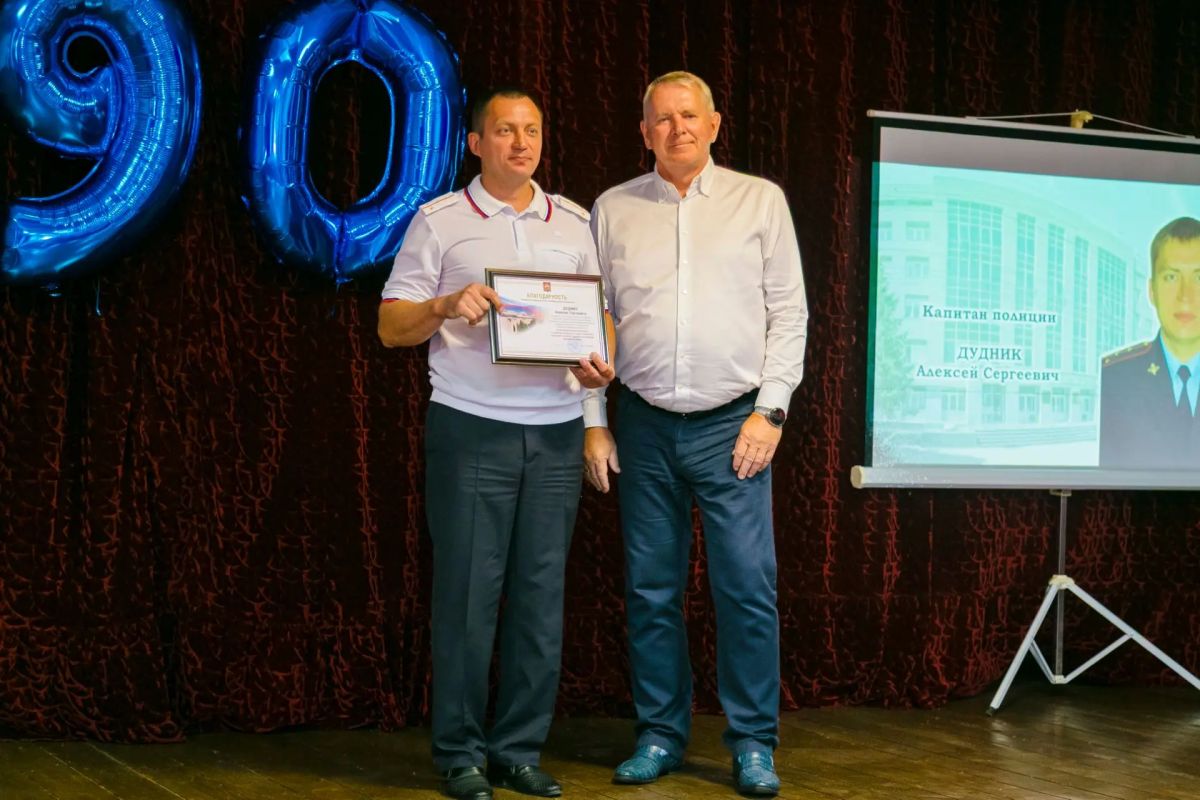 В Оренбурге поздравили сотрудников ГИБДД с 90-летием службы В Оренбурге поздравили сотрудников ГИБДД с 90-летием службы
