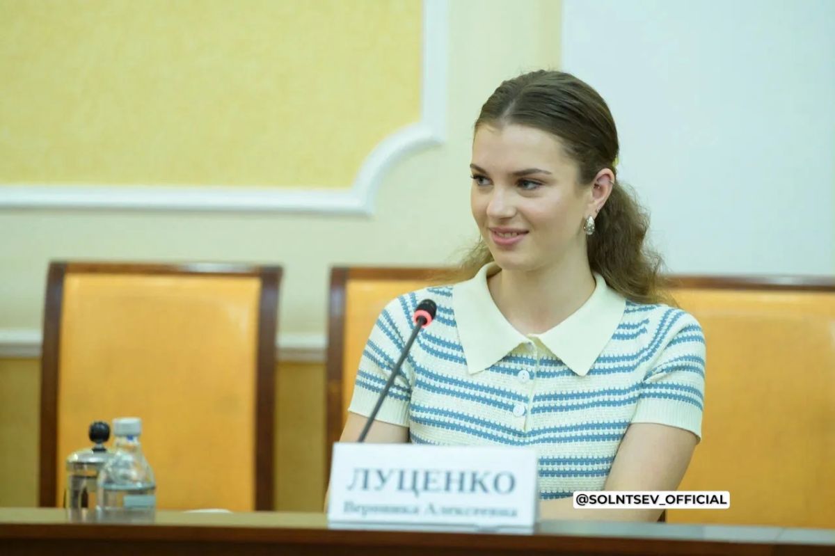 Евгений Солнцев: Рабочую неделю начал со встречи с нашей талантливой молодёжью – выпускниками 2026 года, набравшими максимальный балл на ЕГЭ Евгений Солнцев: Рабочую неделю начал со встречи с нашей талантливой молодёжью – выпускниками 2026 года, набравшими максимальный балл на ЕГЭ