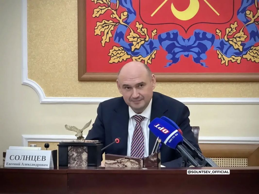 Евгений Солнцев: Рабочую неделю начал со встречи с нашей талантливой молодёжью – выпускниками 2026 года, набравшими максимальный балл на ЕГЭ Евгений Солнцев: Рабочую неделю начал со встречи с нашей талантливой молодёжью – выпускниками 2026 года, набравшими максимальный балл на ЕГЭ