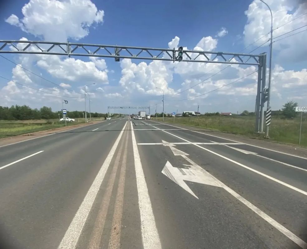 Сотрудники полиции устанавливают обстоятельства ДТП с участием двух автотранспортных единиц Сотрудники полиции устанавливают обстоятельства ДТП с участием двух автотранспортных единиц