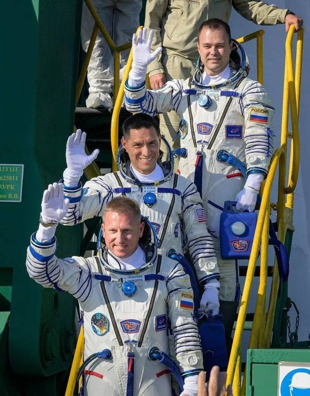 Российский космонавт Сергей Прокопьев отдохнул на «Солёных озёрах» Российский космонавт Сергей Прокопьев отдохнул на «Солёных озёрах»