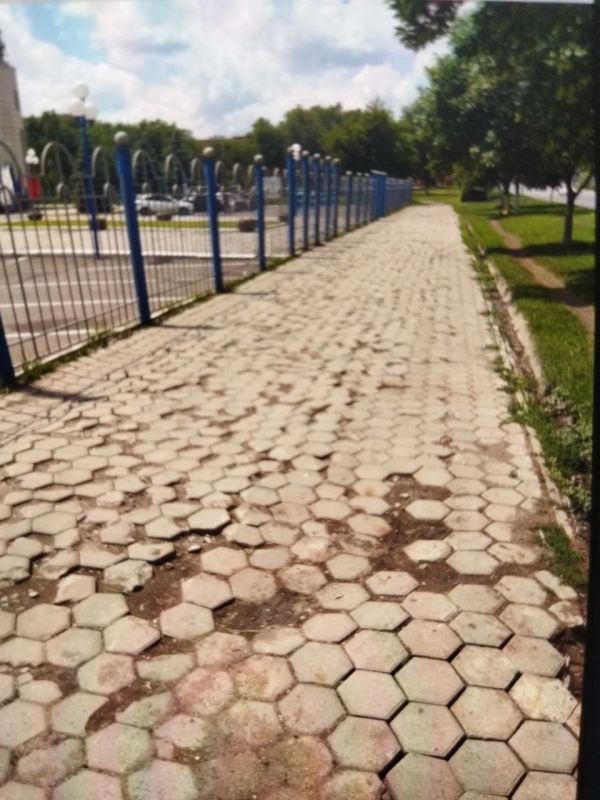 «Стыдно, что спортсмены видят перед входом в прекрасный спортивный зал»: Когда в Оренбурге отремонтируют тротуар возле СК «Олимпийский»? «Стыдно, что спортсмены видят перед входом в прекрасный спортивный зал»: Когда в Оренбурге отремонтируют тротуар возле СК «Олимпийский»?