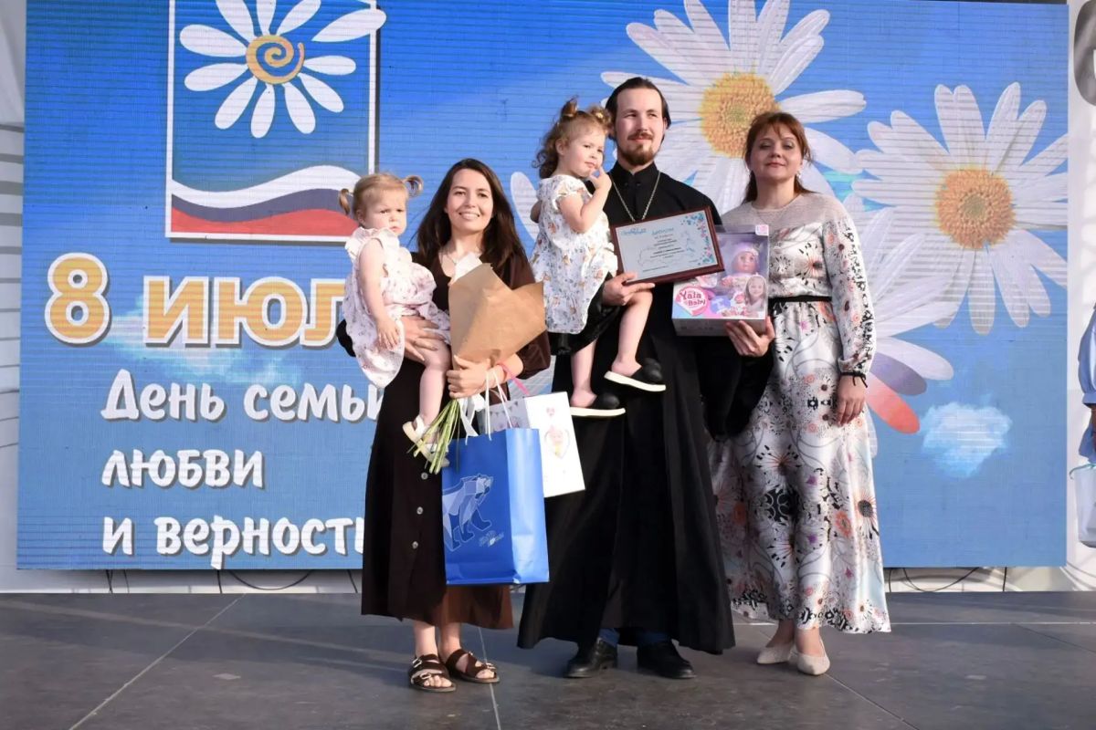 В Оренбурге отметили День семьи, любви и верности В Оренбурге отметили День семьи, любви и верности