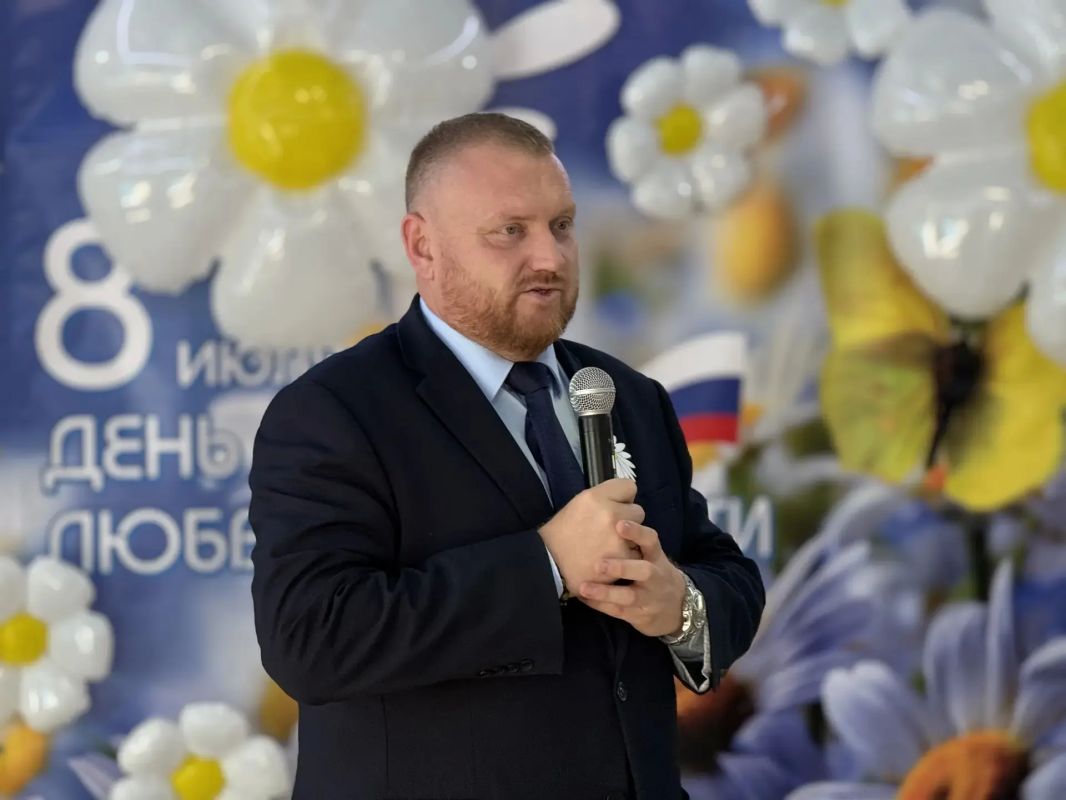 В Орске чествуют тех, кто знает секрет настоящего семейного счастья В Орске чествуют тех, кто знает секрет настоящего семейного счастья