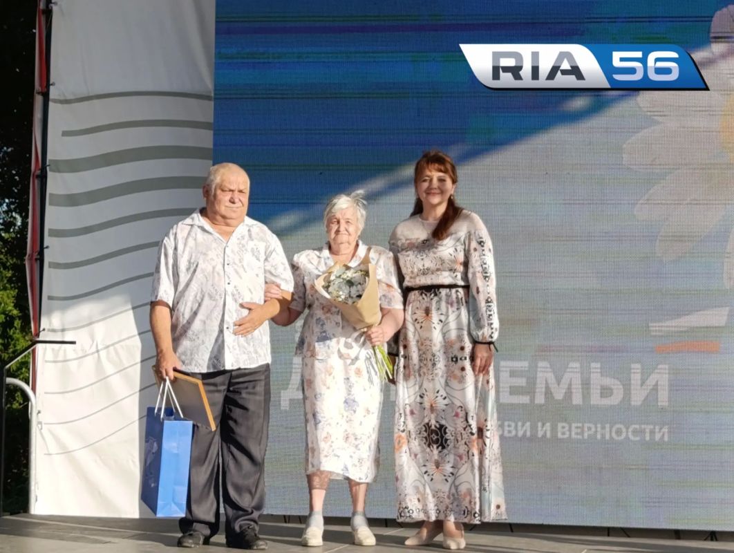 В Оренбурге наградили лучшие семьи региона В Оренбурге наградили лучшие семьи региона