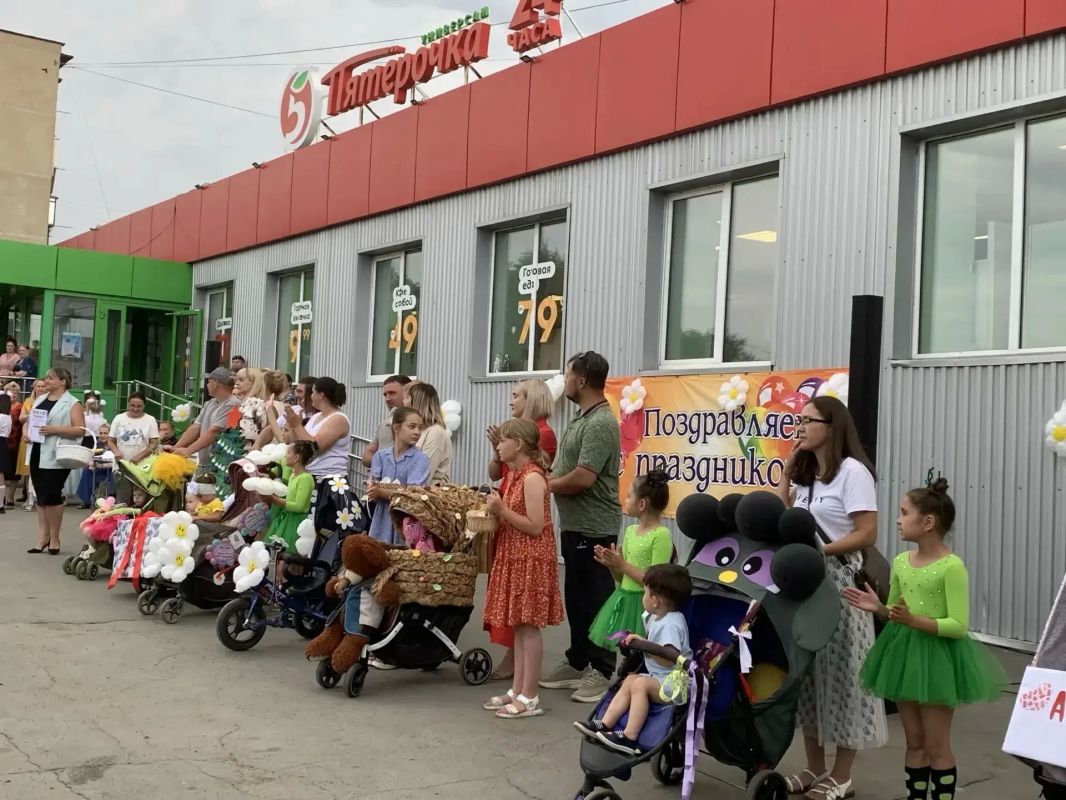 Праздник в поселке Мясокомбинат объединил семьи и соседей Праздник в поселке Мясокомбинат объединил семьи и соседей
