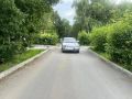 В Гайском округе мальчик на самокате врезался в машину и сломал бедро