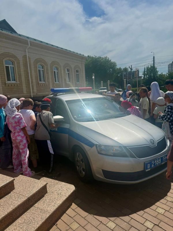 В Оренбурге сотрудники ГИБДД провели занимательную беседу-викторину для детей, посещающих летние курсы при центральной мечети Сотрудники Оренбургской Госавтоинспекции провели увлекательную беседу-викторину для ребят... В Оренбурге сотрудники ГИБДД провели занимательную беседу-викторину для детей, посещающих летние курсы при центральной мечети Сотрудники Оренбургской Госавтоинспекции провели увлекательную беседу-викторину для ребят...