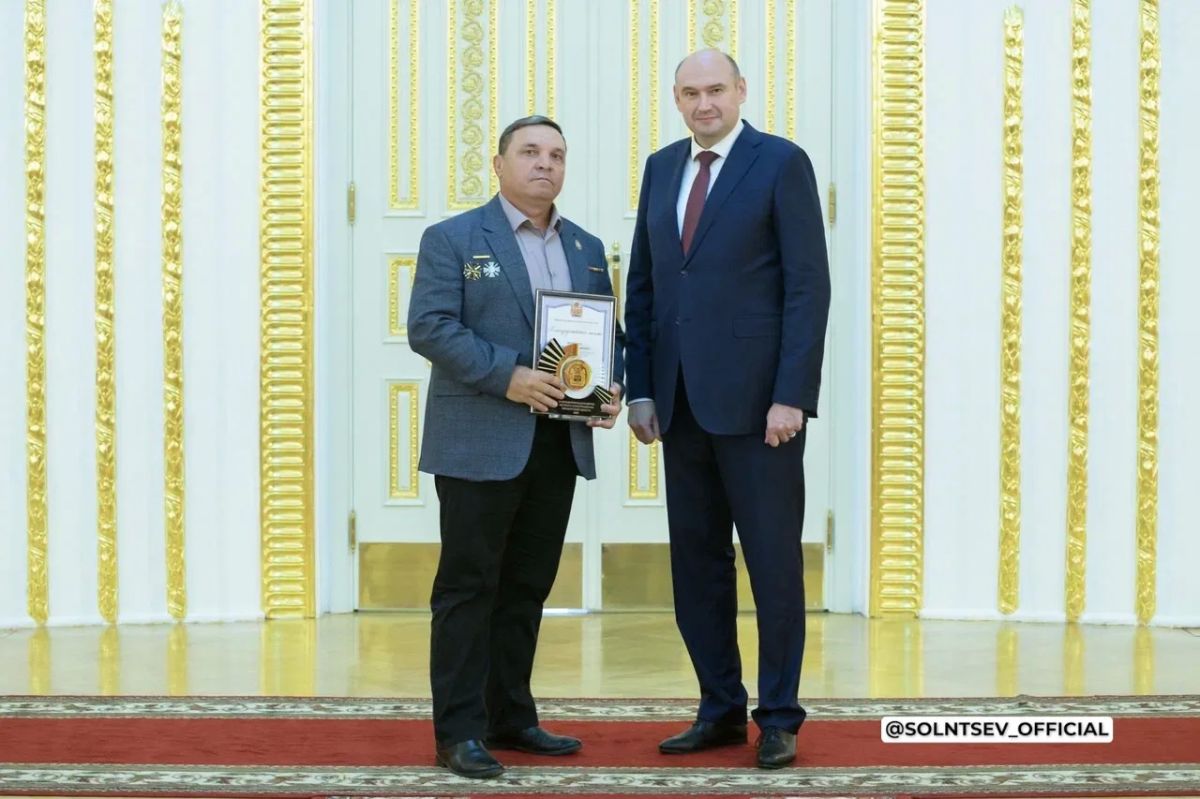 Евгений Солнцев: Сегодня вручил памятный знак «Гордость Оренбуржья» тем людям, которые внесли значительный вклад в развитие нашей области Евгений Солнцев: Сегодня вручил памятный знак «Гордость Оренбуржья» тем людям, которые внесли значительный вклад в развитие нашей области