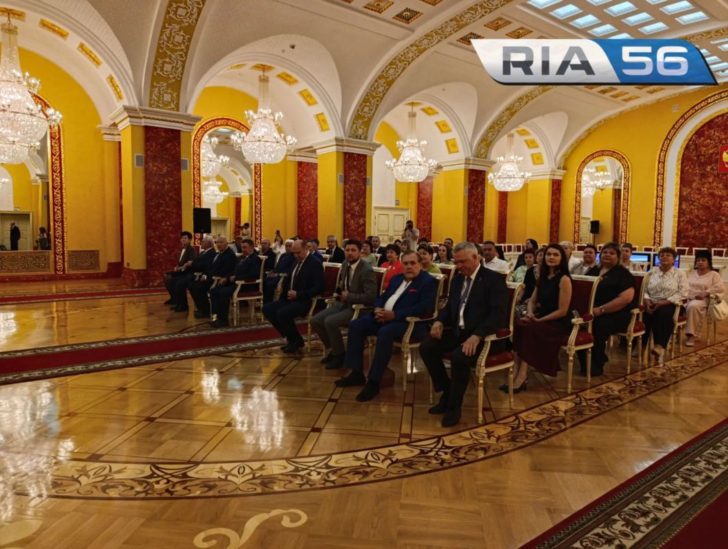 В Оренбурге наградили лауреатов президентской премии «Служение» В Оренбурге наградили лауреатов президентской премии «Служение»