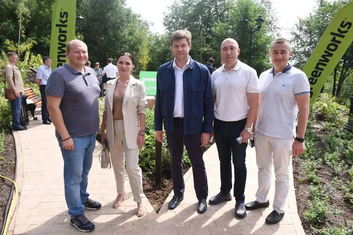 В Оренбурге обновили сквер у Елизаветинских ворот В Оренбурге обновили сквер у Елизаветинских ворот
