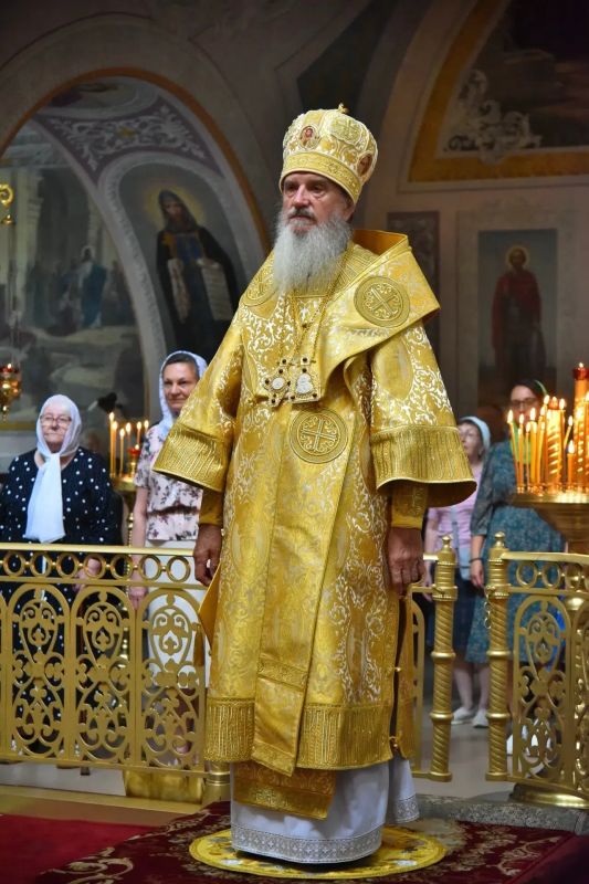 Губернатор Оренбургской области Евгений Солнцев принял участие в праздничном богослужении, состоявшемся сегодня в Никольском кафедральном соборе Губернатор Оренбургской области Евгений Солнцев принял участие в праздничном богослужении, состоявшемся сегодня в Никольском кафедральном соборе