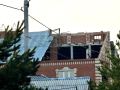 Последствия урагана в Новоорском районе: минувшим вечером сильным ветром повреждены крыши нескольких домов и торговых зданий