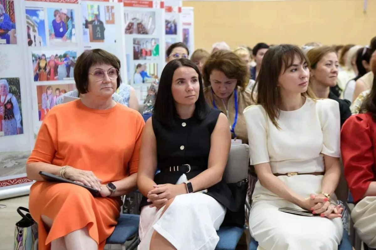 Решение демографических задач и укрепление института семьи: в Оренбурге прошёл форум Союза женщин России Решение демографических задач и укрепление института семьи: в Оренбурге прошёл форум Союза женщин России
