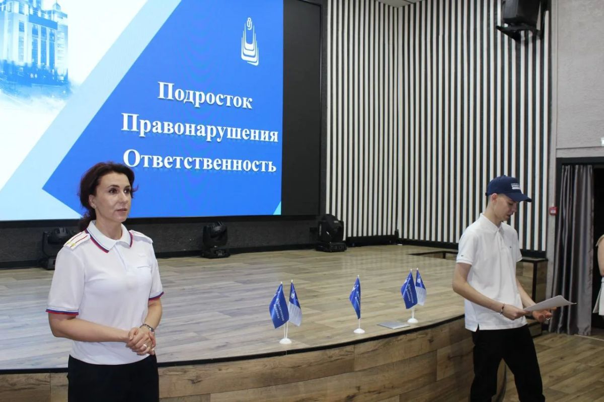 В Оренбурге сотрудники полиции и член Общественного совета провели встречу с детьми в лагере В Оренбурге сотрудники полиции и член Общественного совета провели встречу с детьми в лагере