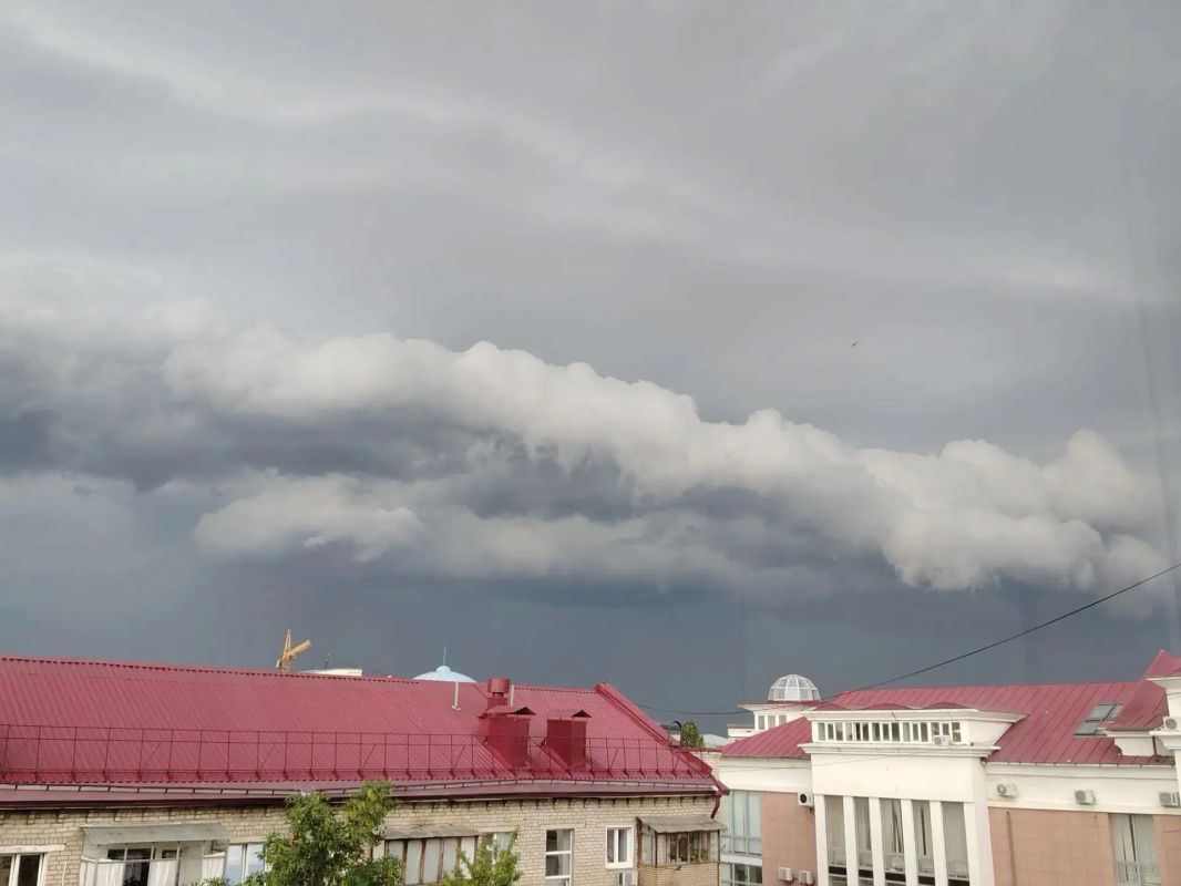 Гроза и сильный ветер. . Оренбуржье ждет ненастье, предупреждает МЧС