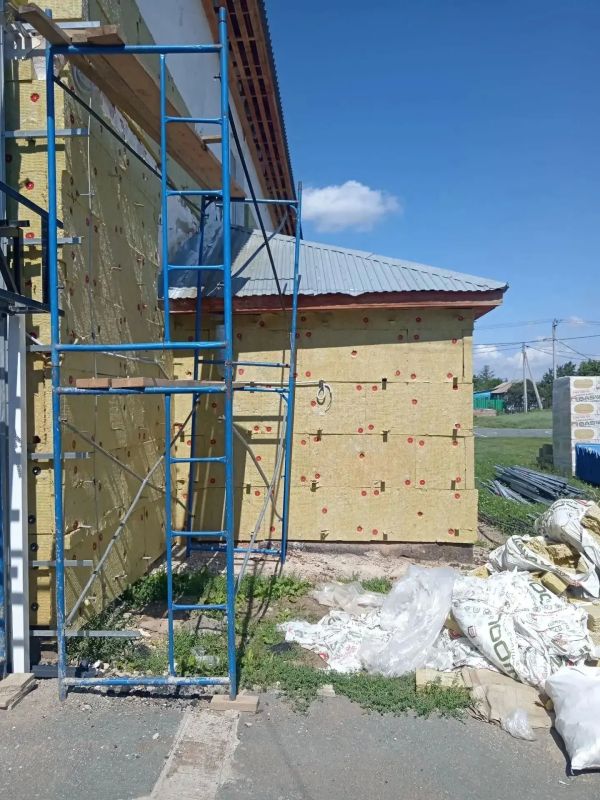 В оренбургских селах продолжается ремонт школ В оренбургских селах продолжается ремонт школ
