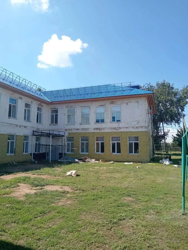 В оренбургских селах продолжается ремонт школ В оренбургских селах продолжается ремонт школ