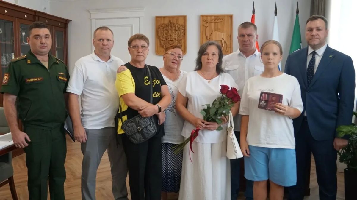 Оренбуржцу Виталию Варзину вручили орден Мужества Оренбуржцу Виталию Варзину вручили орден Мужества