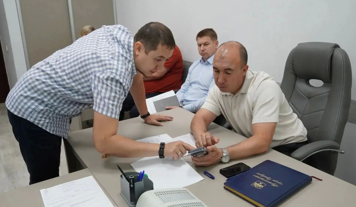 Диалог с оренбуржцами: Руслан Магомедов провел личный прием граждан Диалог с оренбуржцами: Руслан Магомедов провел личный прием граждан